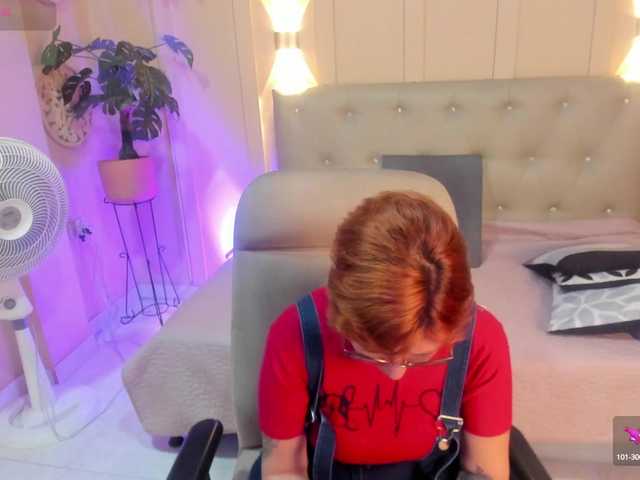 Live sex webcam photo for chloe-rosse #291444557