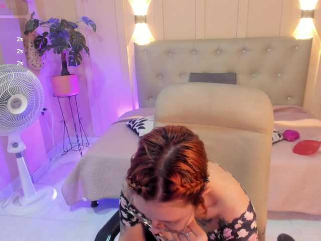 Live sex webcam photo for chloe-rosse #291457321