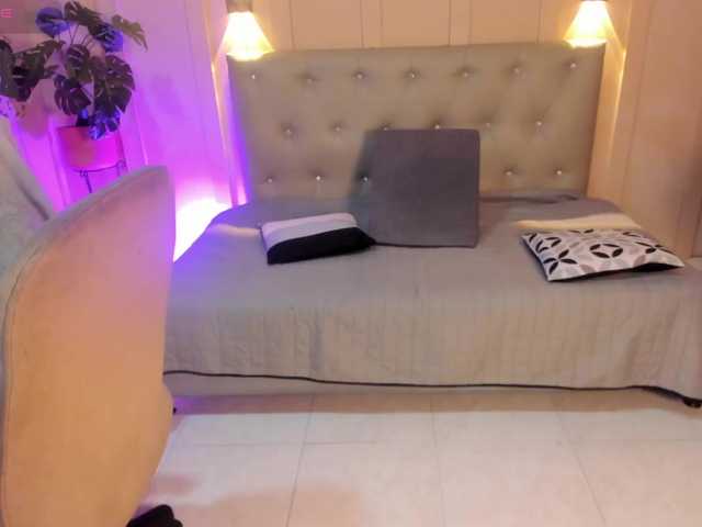 Live sex webcam photo for chloe-rosse #291679389