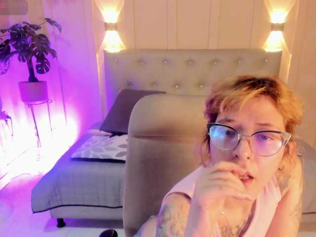 Live sex webcam photo for chloe-rosse #291698585