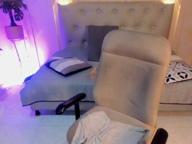 Live sex webcam photo for chloe-rosse #291712632