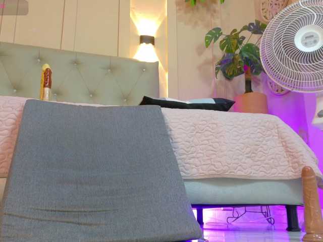 Live sex webcam photo for chloe-rosse #291795912