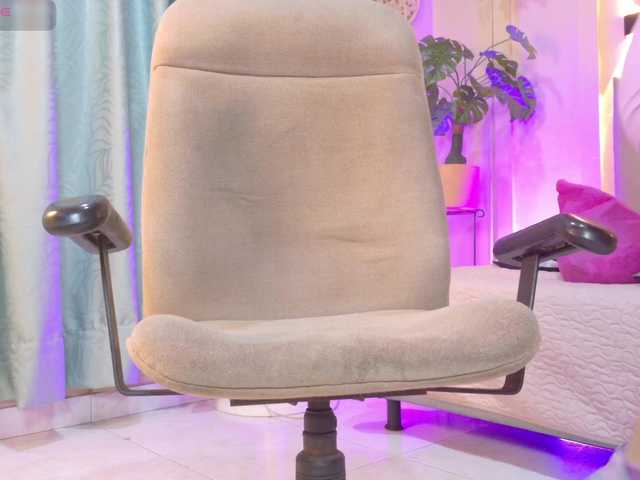 Live sex webcam photo for chloe-rosse #291912173