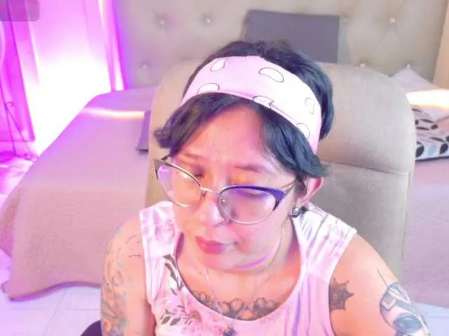 Live sex webcam photo for chloe-rosse #291965143