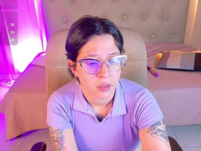 Live sex webcam photo for chloe-rosse #291971765