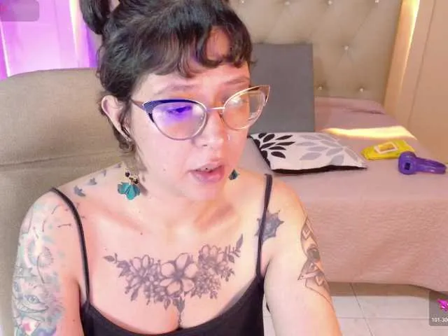 Live sex webcam photo for chloe-rosse #292119346