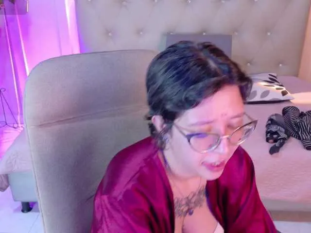 Live sex webcam photo for chloe-rosse #292147794