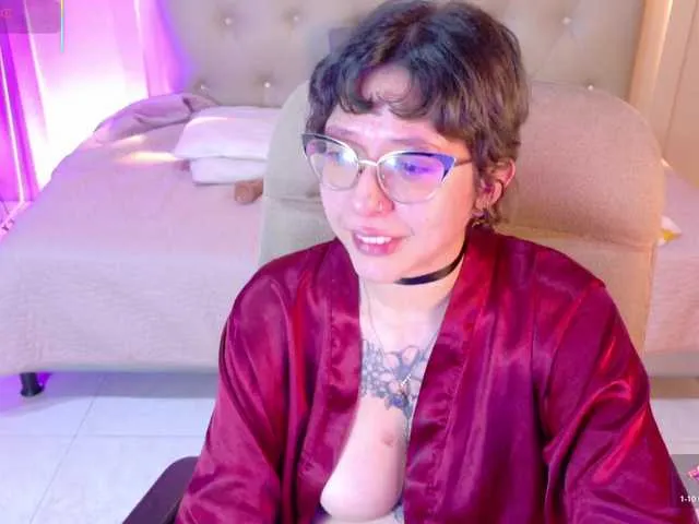 Live sex webcam photo for chloe-rosse #292181349