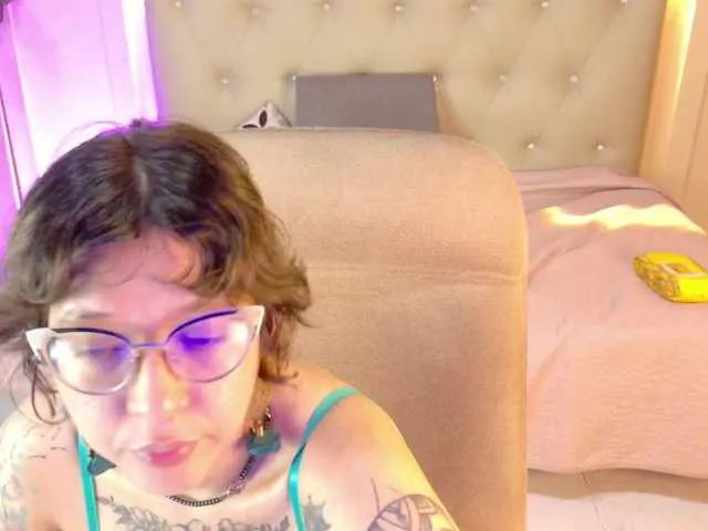 Live sex webcam photo for chloe-rosse #292280858