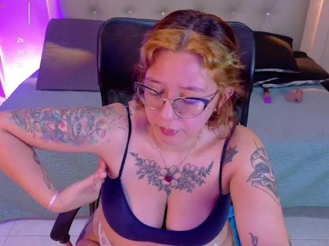 Live sex webcam photo for chloe-rosse #293725838