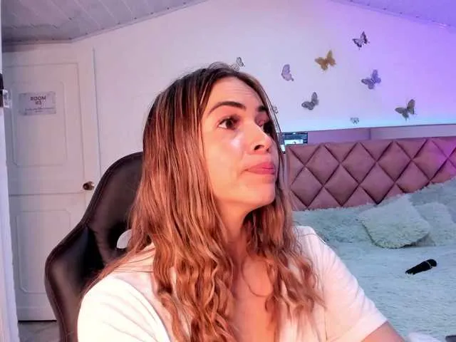 Live sex webcam photo for chloeeanderson01 #277673579