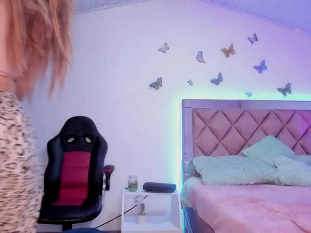 Live sex webcam photo for chloeeanderson01 #277858656