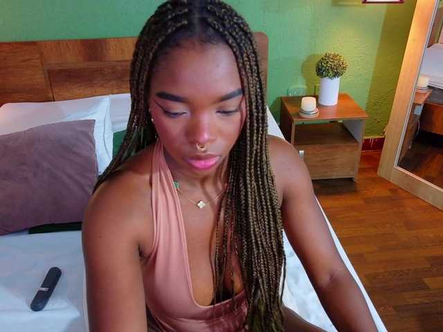 Live sex webcam photo for chocolatte-dreams #291740935