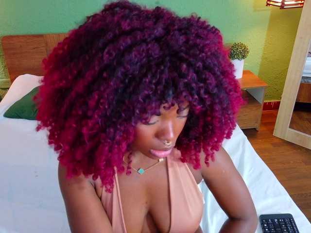 Live sex webcam photo for chocolatte-dreams #291806227