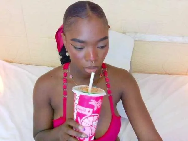 Live sex webcam photo for chocolatte-dreams #291934420