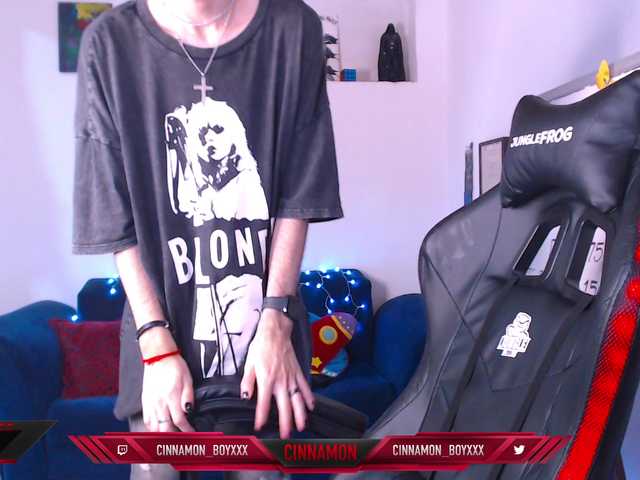 Live sex webcam photo for cinnamon-boyxxx #277227464