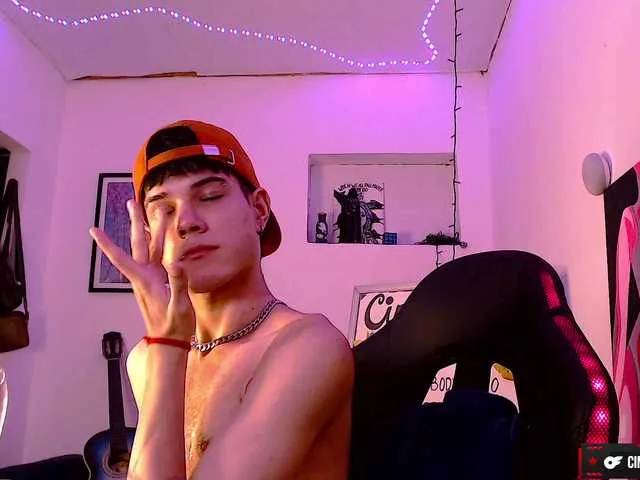 Live sex webcam photo for cinnamon-boyxxx #288089036