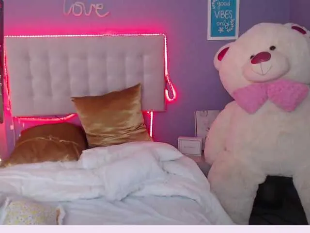 Live sex webcam photo for cintiacintia #272646677