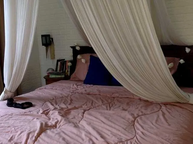 Live sex webcam photo for classylady210 #272396304