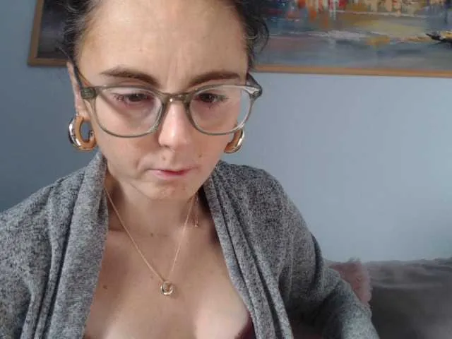 Live sex webcam photo for cleophee #292493907