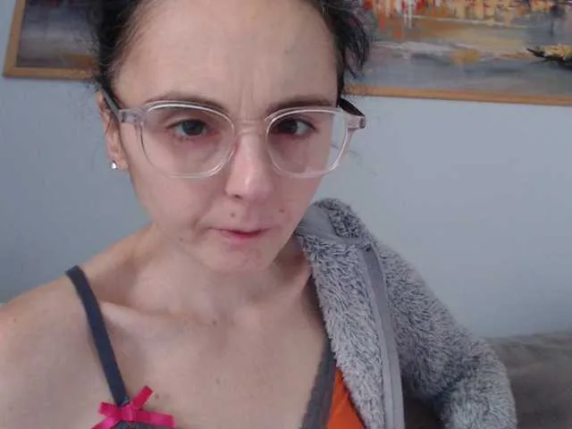 Live sex webcam photo for cleophee #292814846