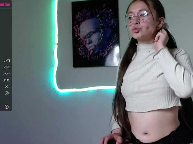 Live sex webcam photo for cloe-roow #274041169