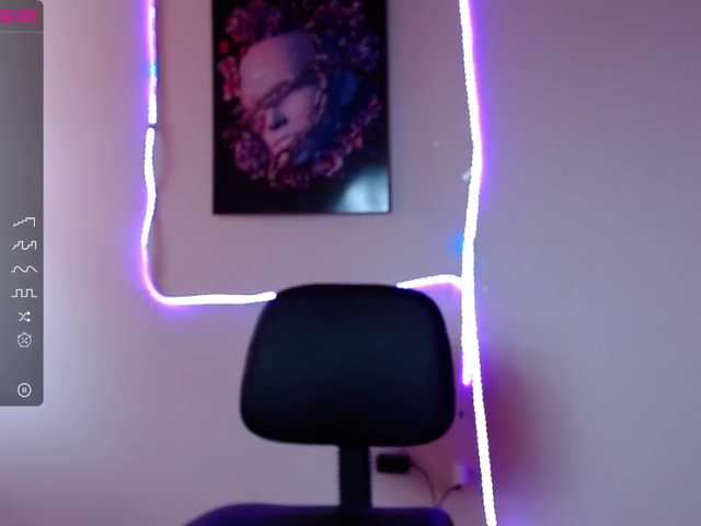 Live sex webcam photo for cloe-roow #274046491