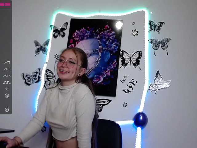 Live sex webcam photo for cloe-roow #274181648