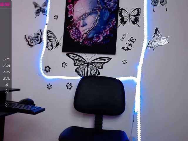 Live sex webcam photo for cloe-roow #274220978