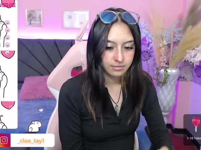 Live sex webcam photo for cloe-tay1 #275473438