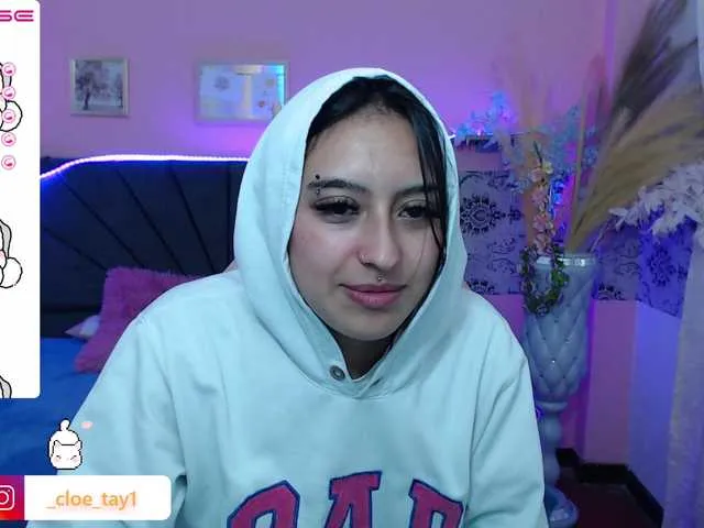Live sex webcam photo for cloe-tay1 #275514188