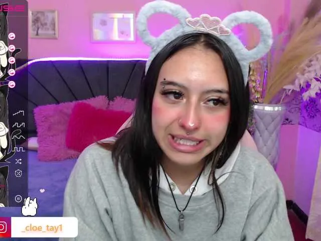 Live sex webcam photo for cloe-tay1 #275522421