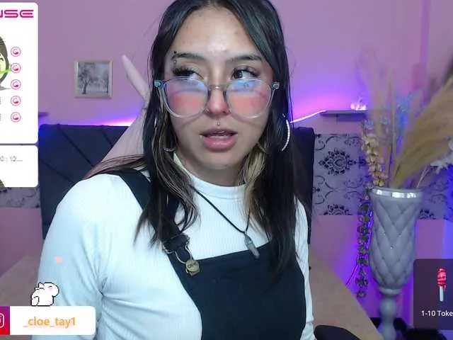 Live sex webcam photo for cloe-tay1 #275611471