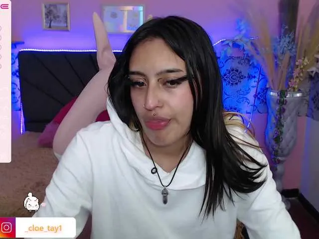 Live sex webcam photo for cloe-tay1 #275688715