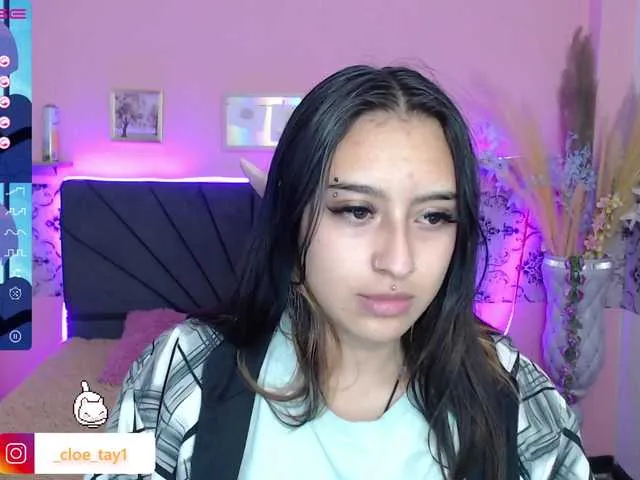 Live sex webcam photo for cloe-tay1 #275731646