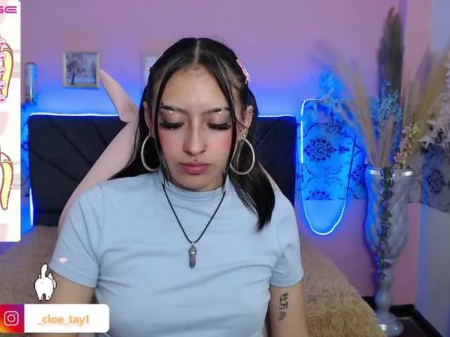 Live sex webcam photo for cloe-tay1 #275777065