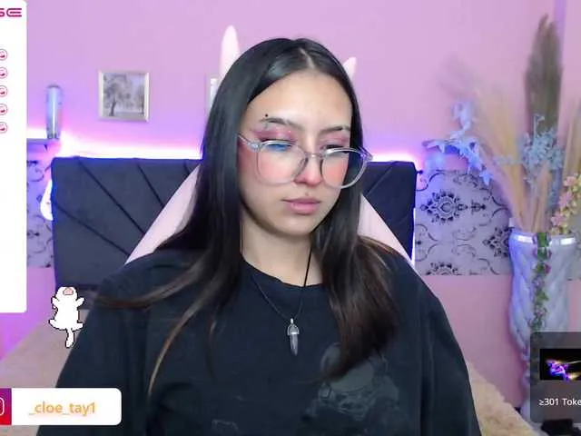 Live sex webcam photo for cloe-tay1 #275859567