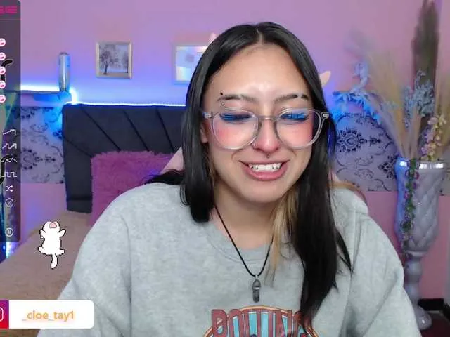 Live sex webcam photo for cloe-tay1 #275881959