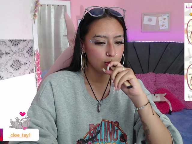 Live sex webcam photo for cloe-tay1 #276063172