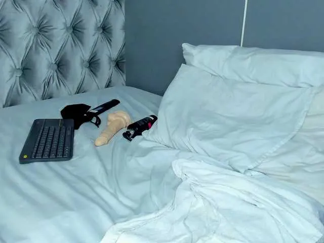 Live sex webcam photo for cloecooper1 #290233945