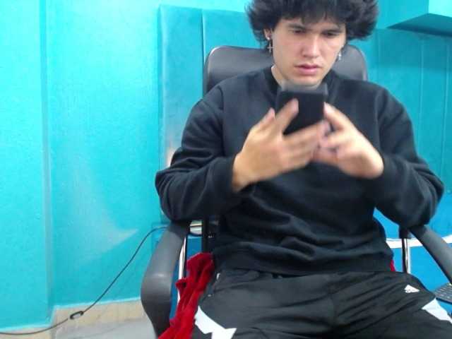 Live sex webcam photo for clowen- #277488108