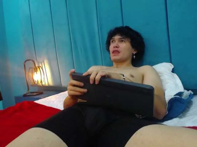 Live sex webcam photo for clowen- #277513716