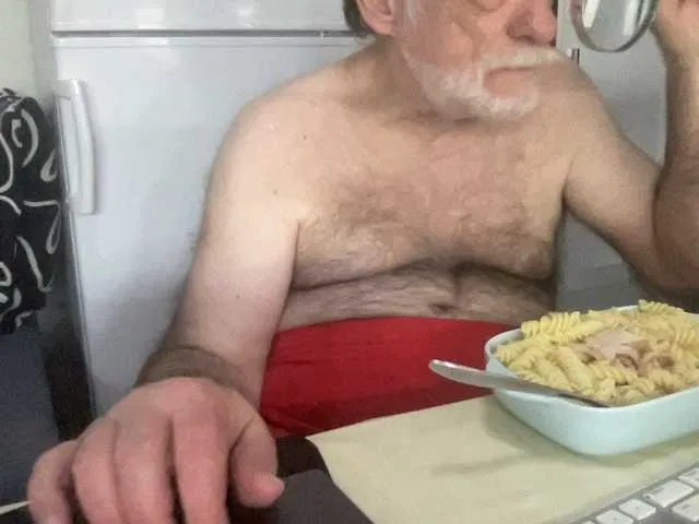 Live sex webcam photo for coach-karl #290362813