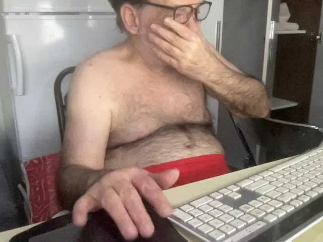 Live sex webcam photo for coach-karl #290547879