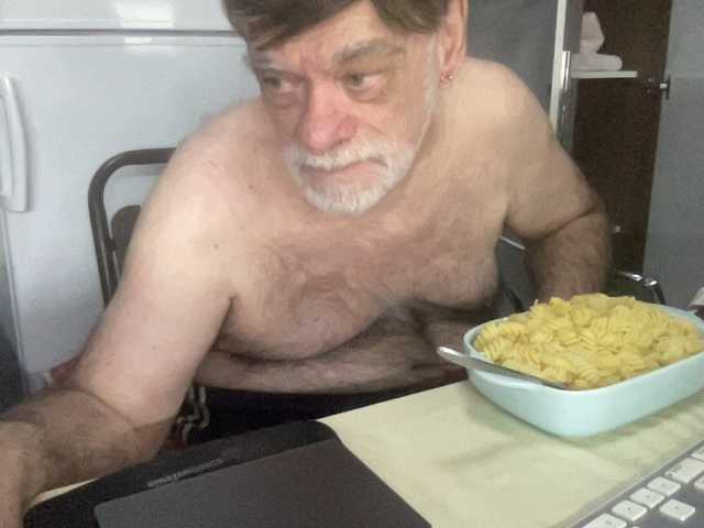 Live sex webcam photo for coach-karl #290549233