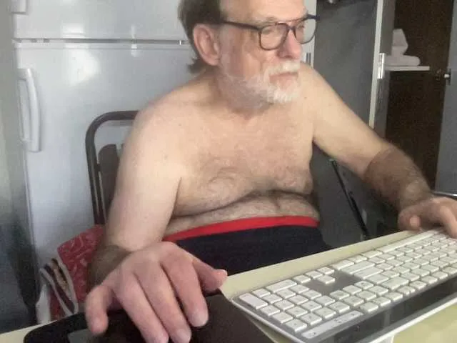 Live sex webcam photo for coach-karl #290550939