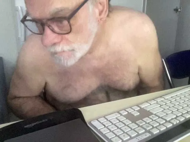 Live sex webcam photo for coach-karl #290624711