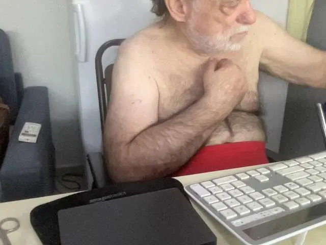 Live sex webcam photo for coach-karl #290749823