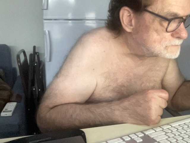 Live sex webcam photo for coach-karl #290885492