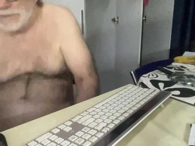 Live sex webcam photo for coach-karl #291047681